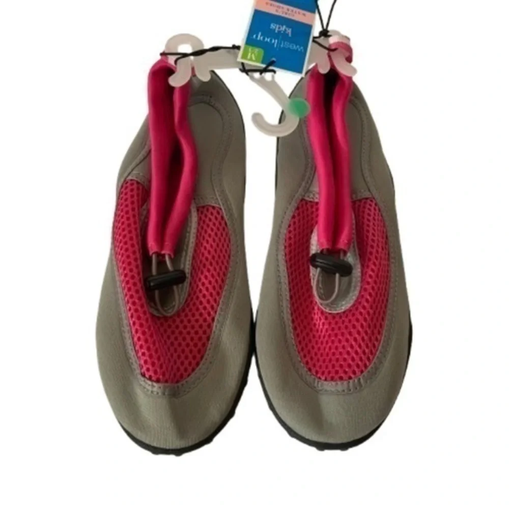 NWT. WEST LOOP Girls Water Shoes